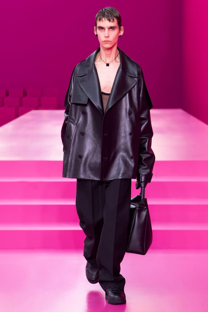 valentino pink pfw 2022 fw pantone runway show detail looks
