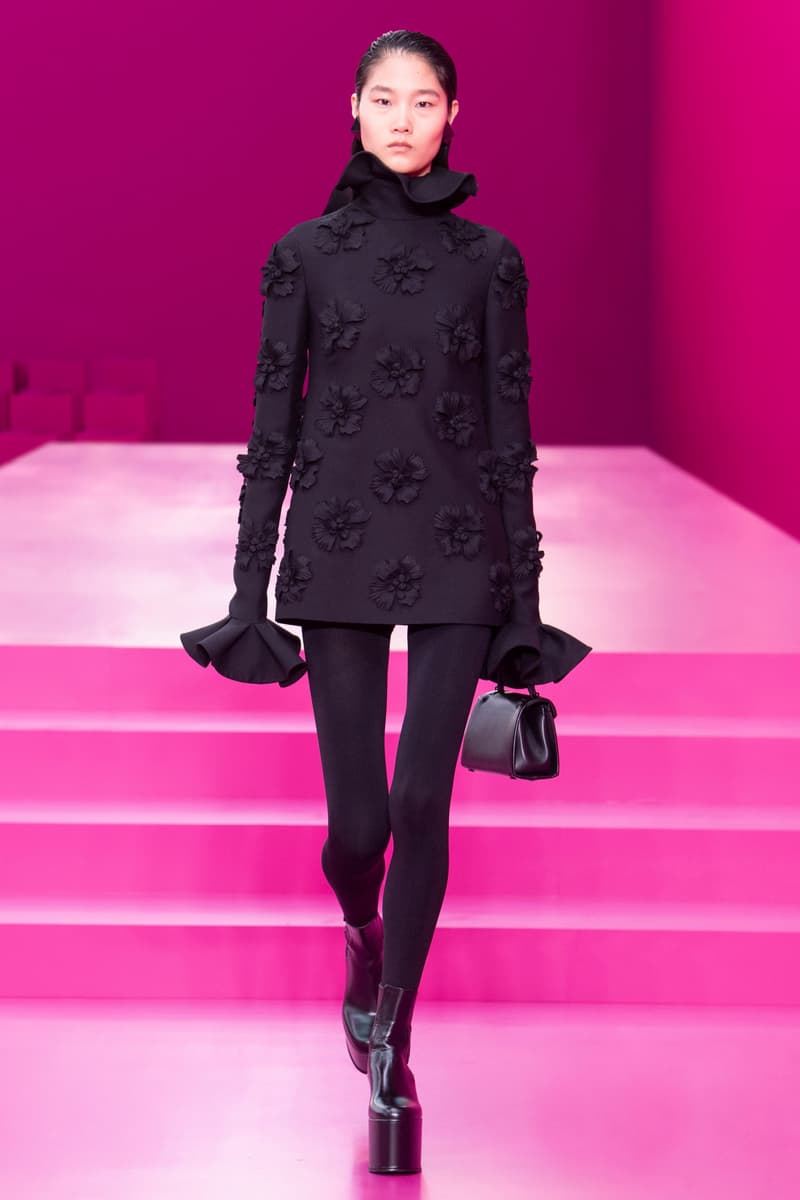 valentino pink pfw 2022 fw pantone runway show detail looks