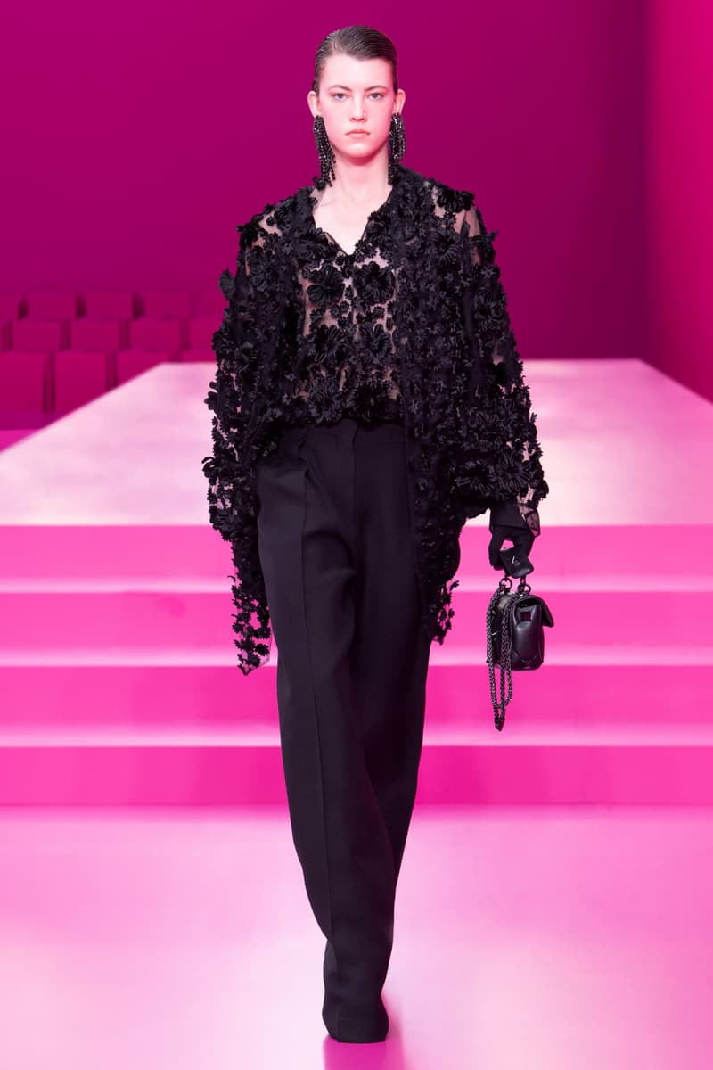 valentino pink pfw 2022 fw pantone runway show detail looks