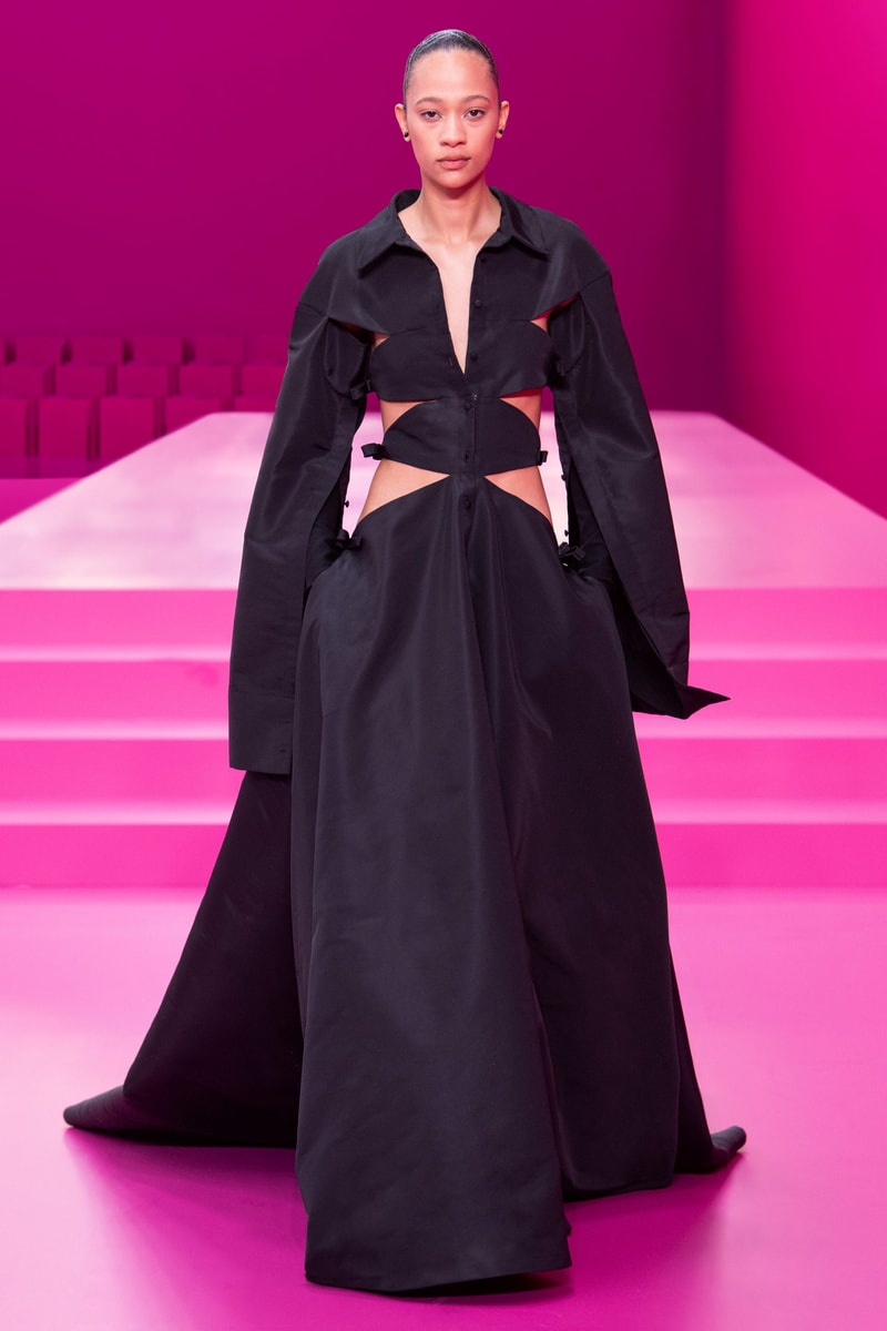 valentino pink pfw 2022 fw pantone runway show detail looks