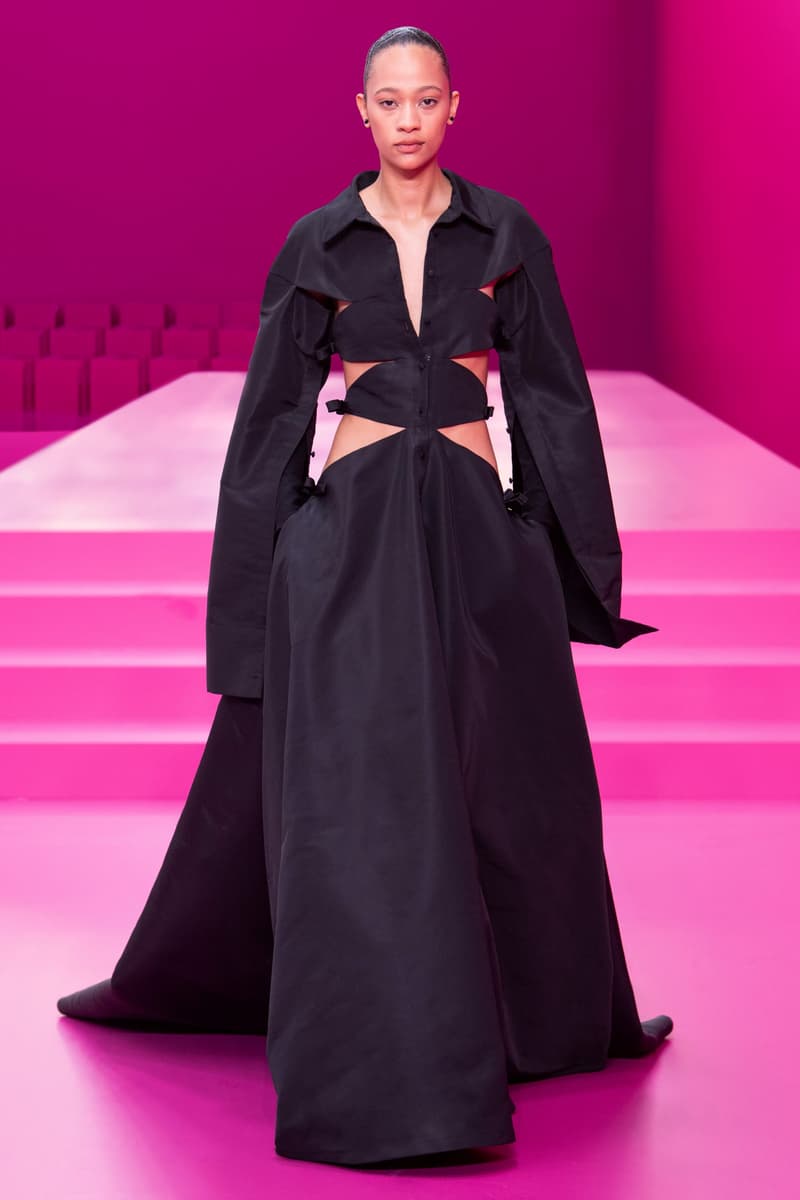 valentino pink pfw 2022 fw pantone runway show detail looks