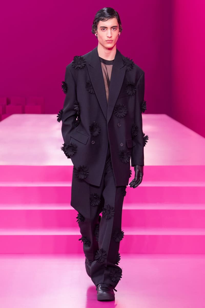 valentino pink pfw 2022 fw pantone runway show detail looks