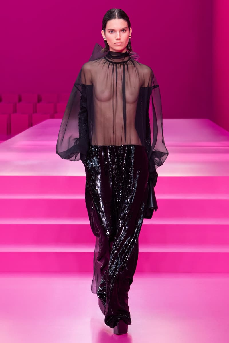 valentino pink pfw 2022 fw pantone runway show detail looks