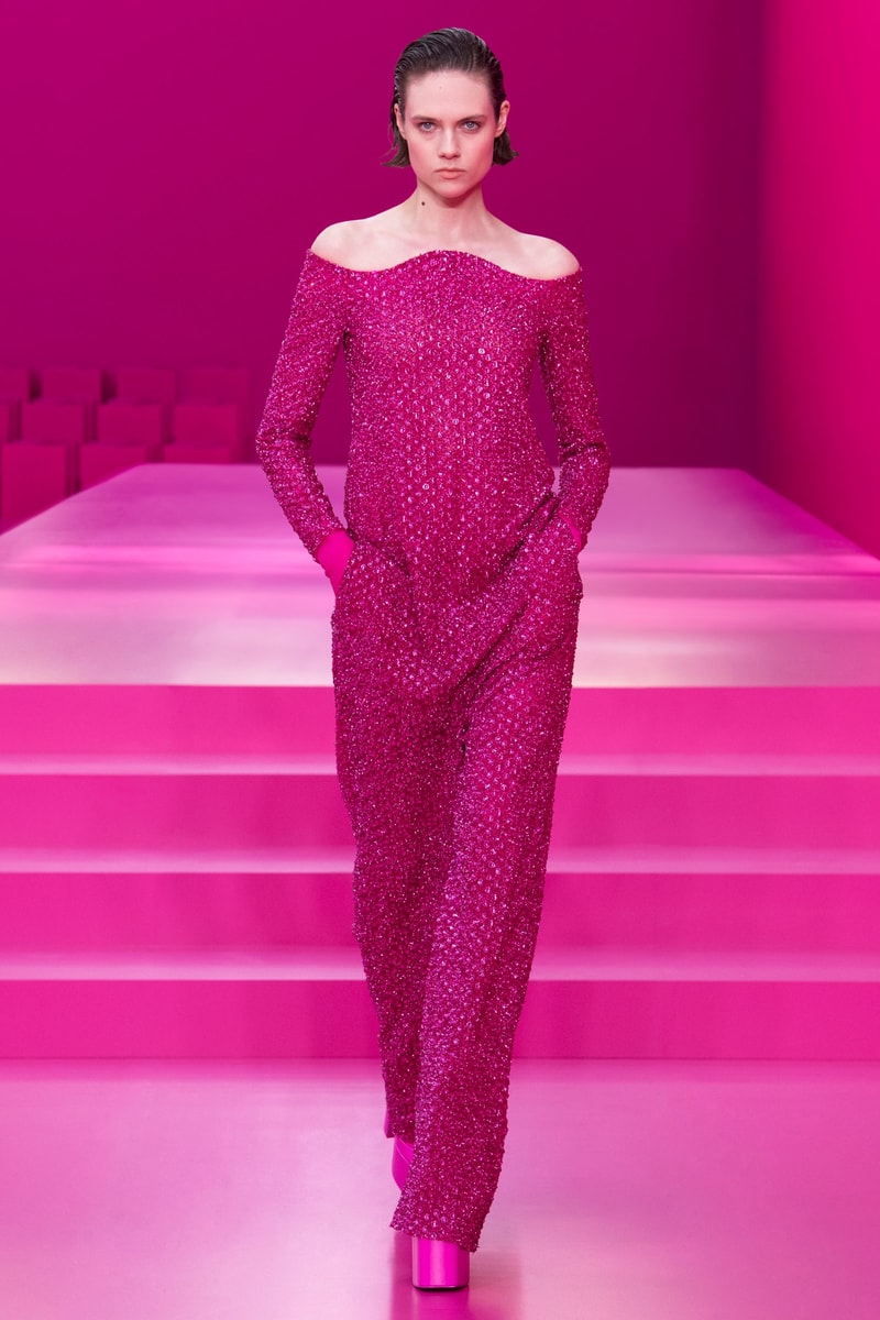 valentino pink pfw 2022 fw pantone runway show detail looks