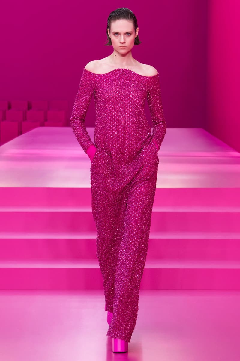 valentino pink pfw 2022 fw pantone runway show detail looks