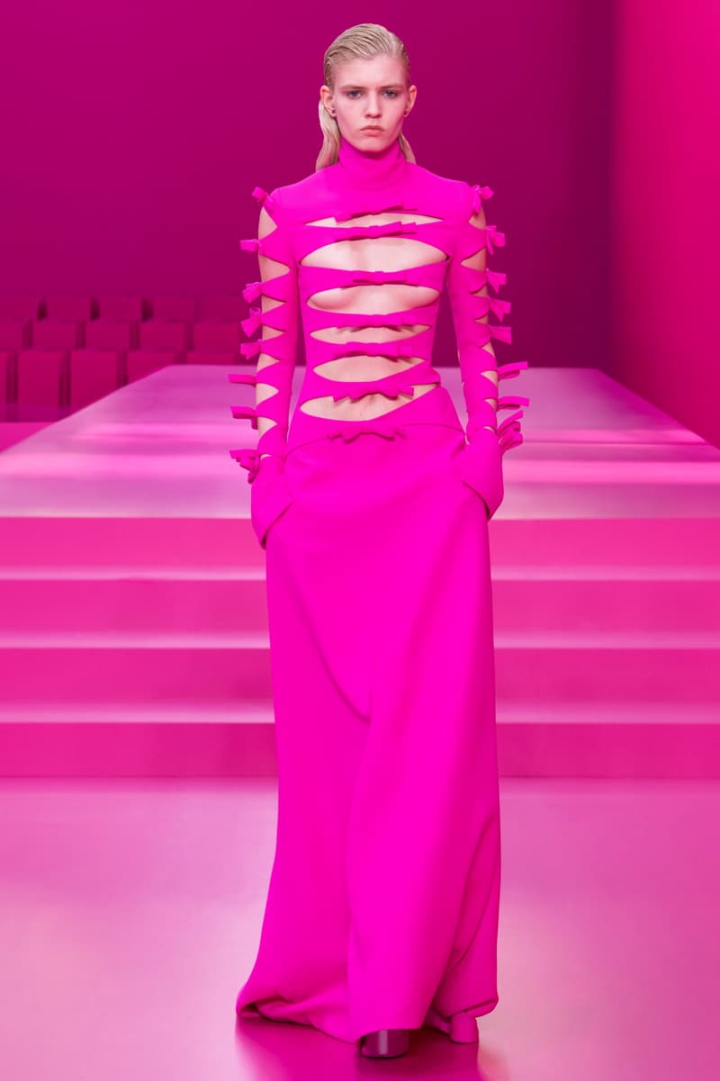 valentino pink pfw 2022 fw pantone runway show detail looks