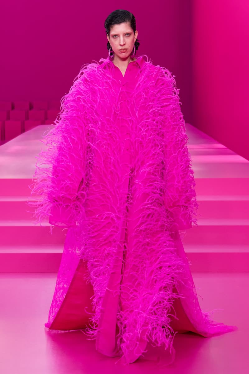 valentino pink pfw 2022 fw pantone runway show detail looks