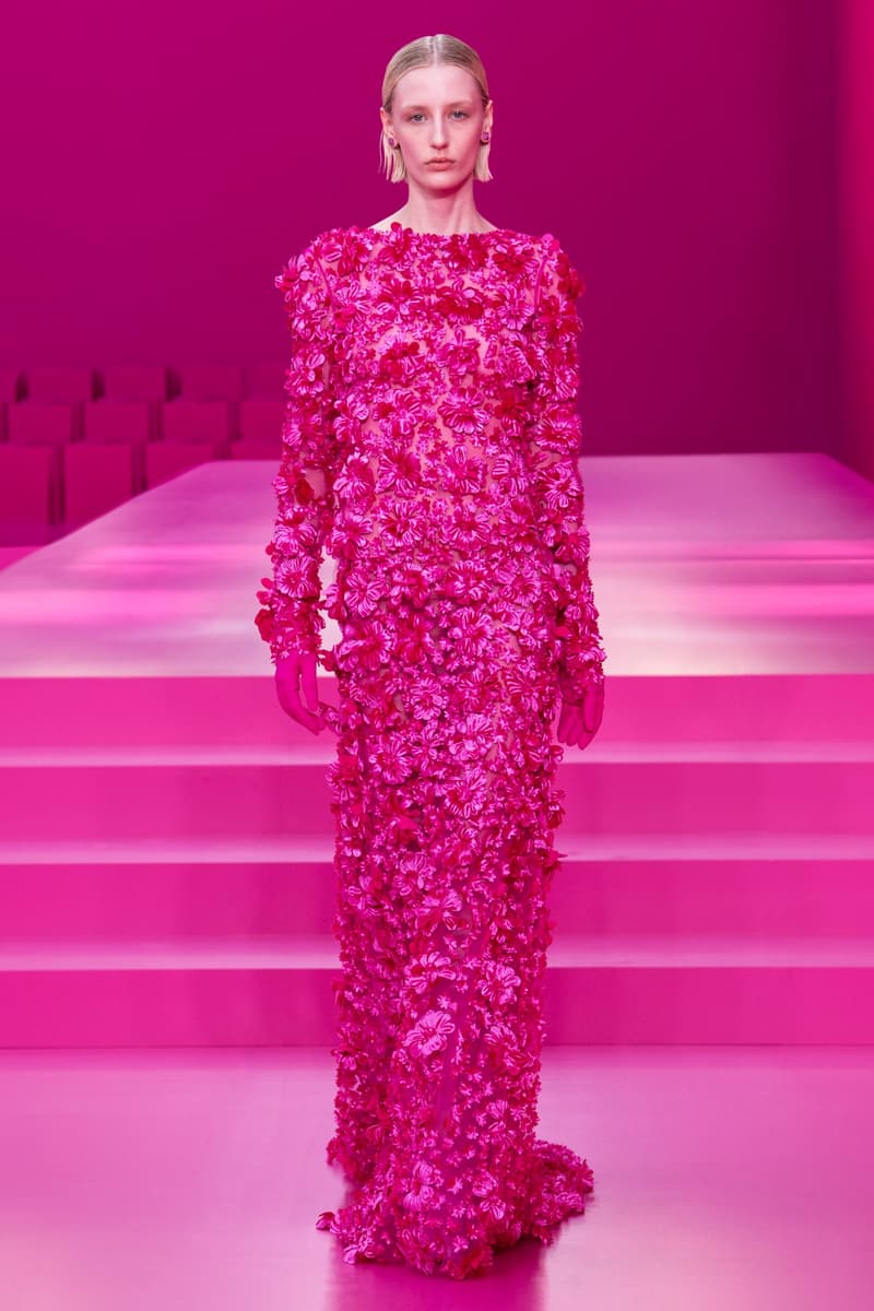 valentino pink pfw 2022 fw pantone runway show detail looks