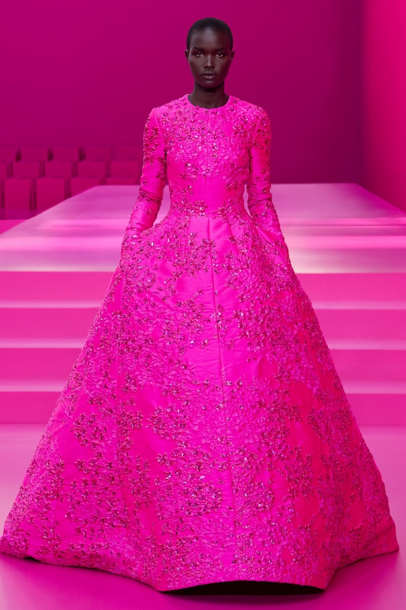 valentino pink pfw 2022 fw pantone runway show detail looks