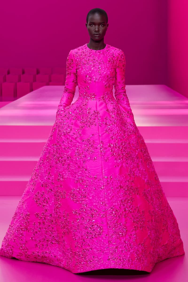 valentino pink pfw 2022 fw pantone runway show detail looks