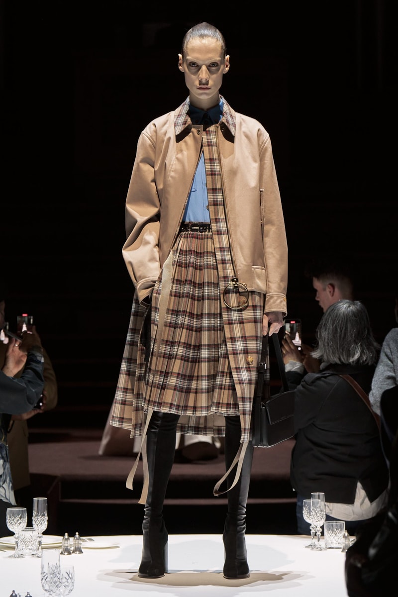 burberry 2022 fw runway london Riccardo Tisci london women