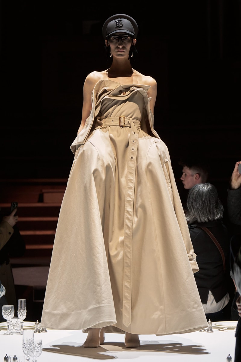 burberry 2022 fw runway london Riccardo Tisci london women