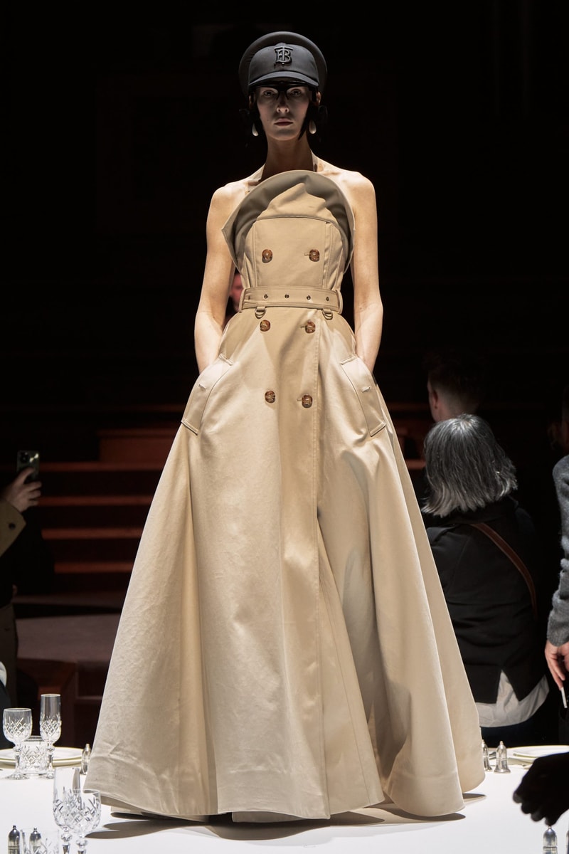 burberry 2022 fw runway london Riccardo Tisci london women