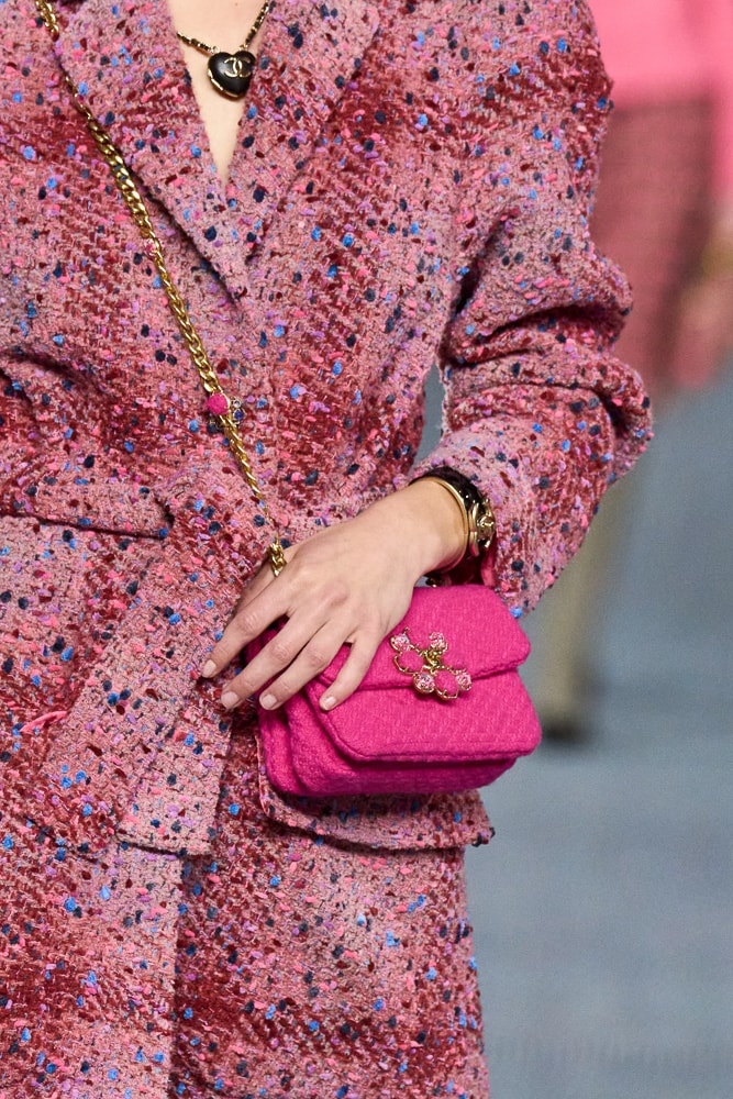 chanel fall 2022 is an ode to tweed handbags