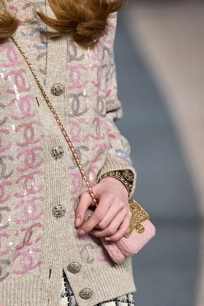 chanel fall 2022 is an ode to tweed handbags