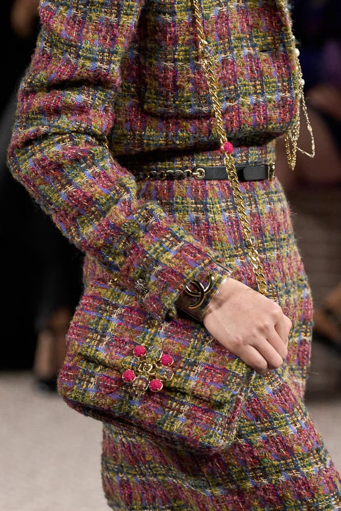 chanel fall 2022 is an ode to tweed handbags