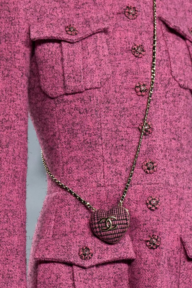 chanel fall 2022 is an ode to tweed handbags