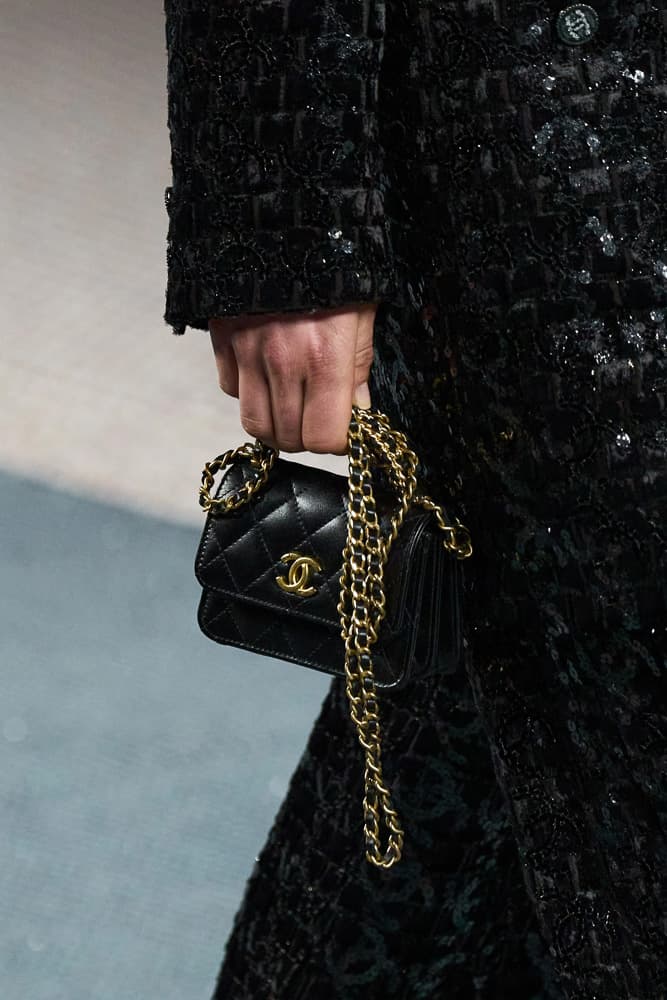 chanel fall 2022 is an ode to tweed handbags