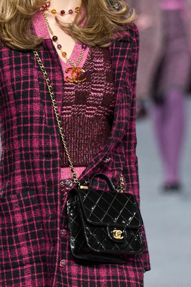 chanel fall 2022 is an ode to tweed handbags