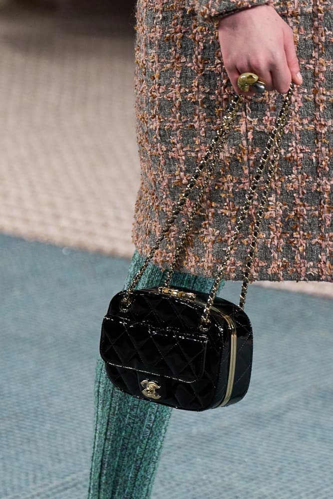 chanel fall 2022 is an ode to tweed handbags