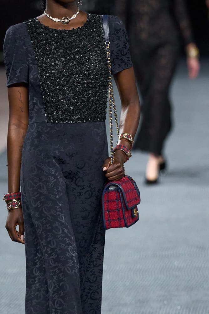 chanel fall 2022 is an ode to tweed handbags