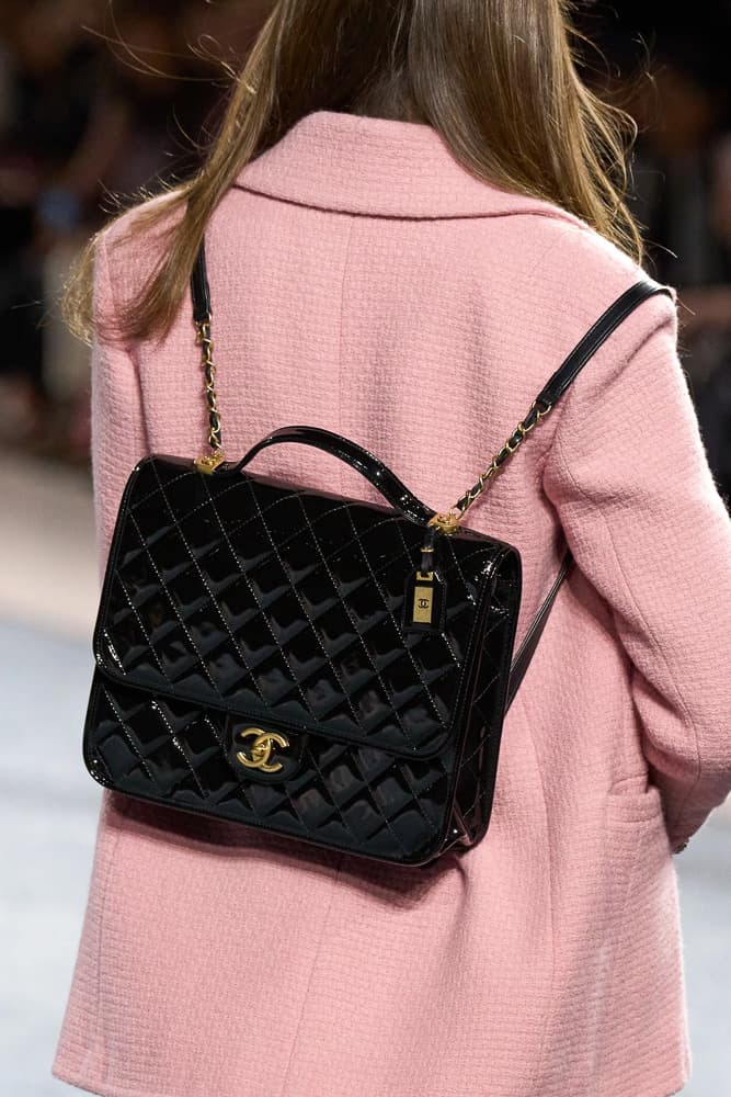 chanel fall 2022 is an ode to tweed handbags