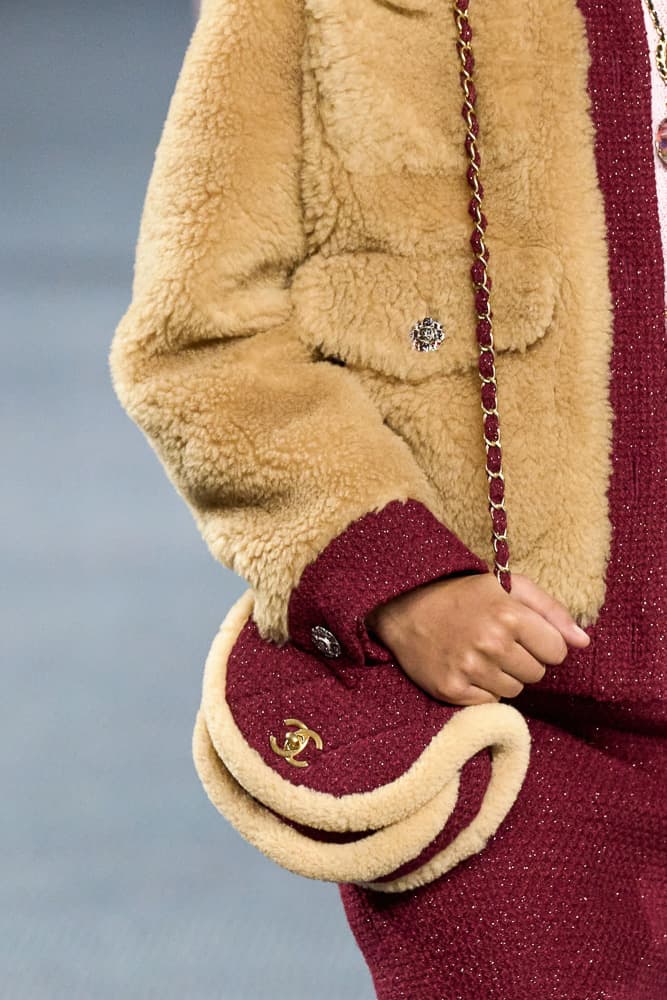 chanel fall 2022 is an ode to tweed handbags