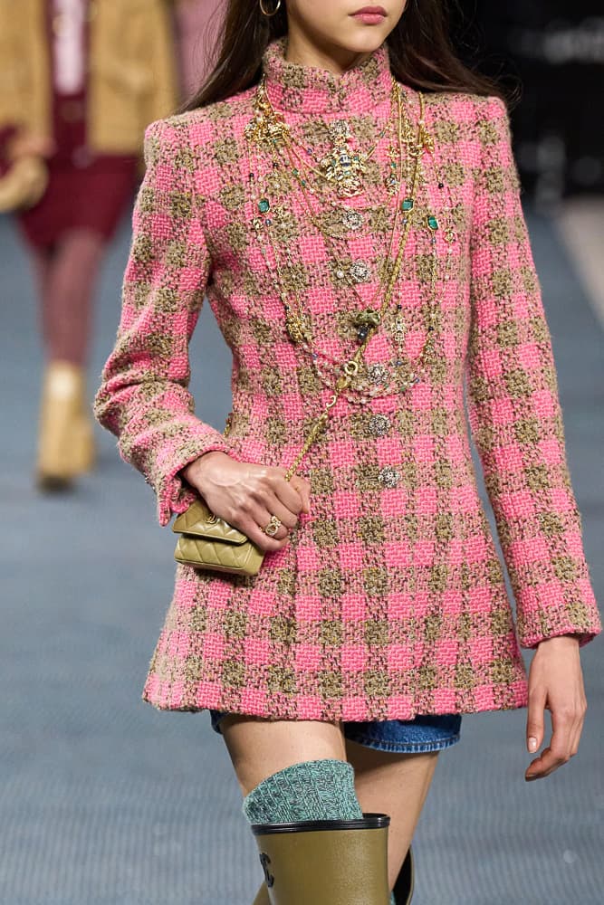 chanel fall 2022 is an ode to tweed handbags