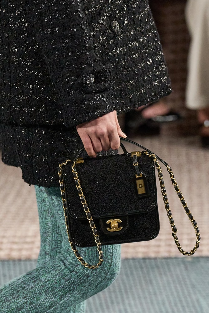chanel fall 2022 is an ode to tweed handbags