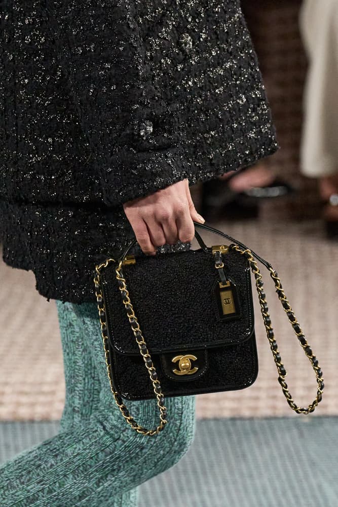 chanel fall 2022 is an ode to tweed handbags
