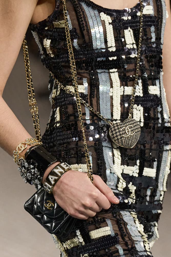 chanel fall 2022 is an ode to tweed handbags