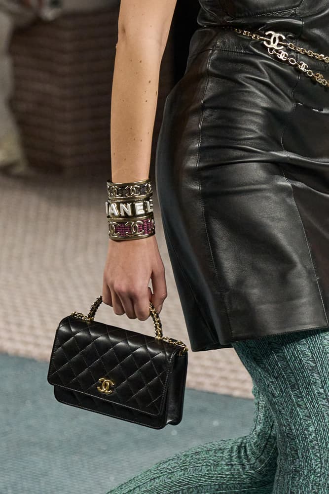 chanel fall 2022 is an ode to tweed handbags
