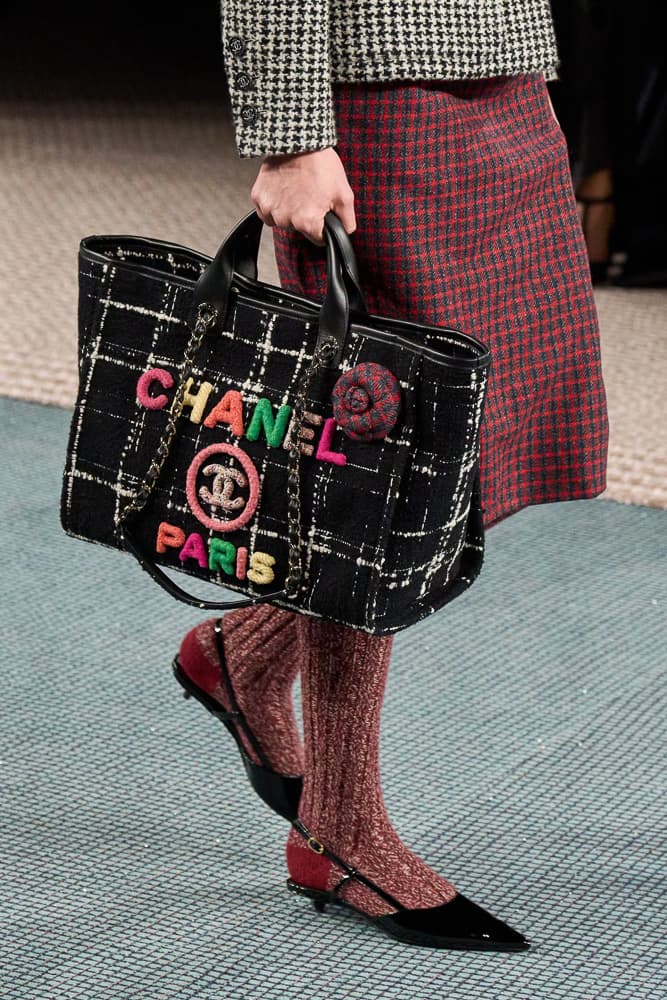 chanel fall 2022 is an ode to tweed handbags