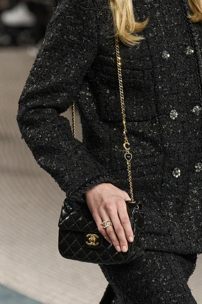 chanel fall 2022 is an ode to tweed handbags