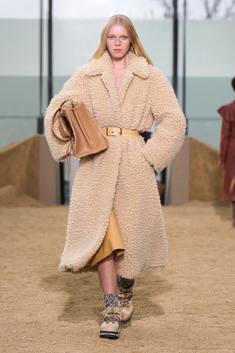chloe pfw 2022 fw Gabriela Hears climate handbags sustainable