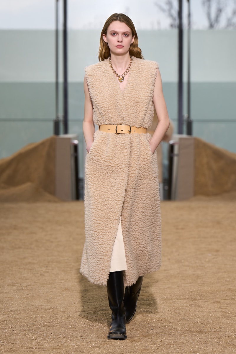 chloe pfw 2022 fw Gabriela Hears climate handbags sustainable