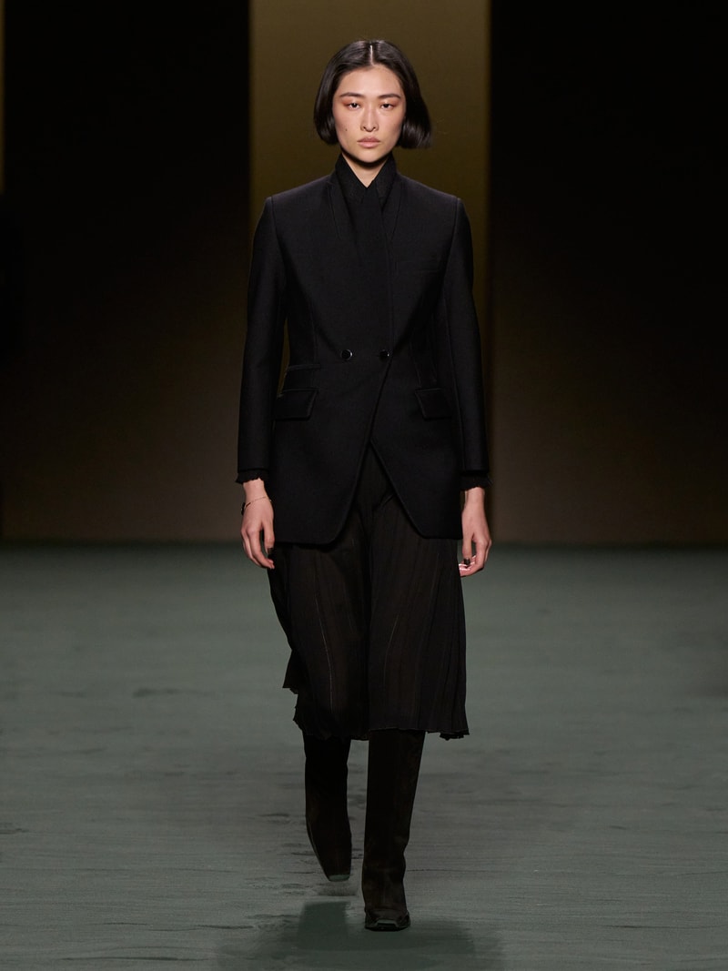 hermes pfw 2022 fw Nadège Vanhee-Cybulski runway looks all detail
