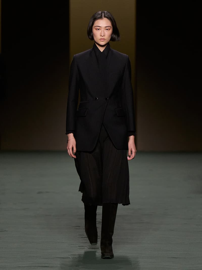 hermes pfw 2022 fw Nadège Vanhee-Cybulski runway looks all detail