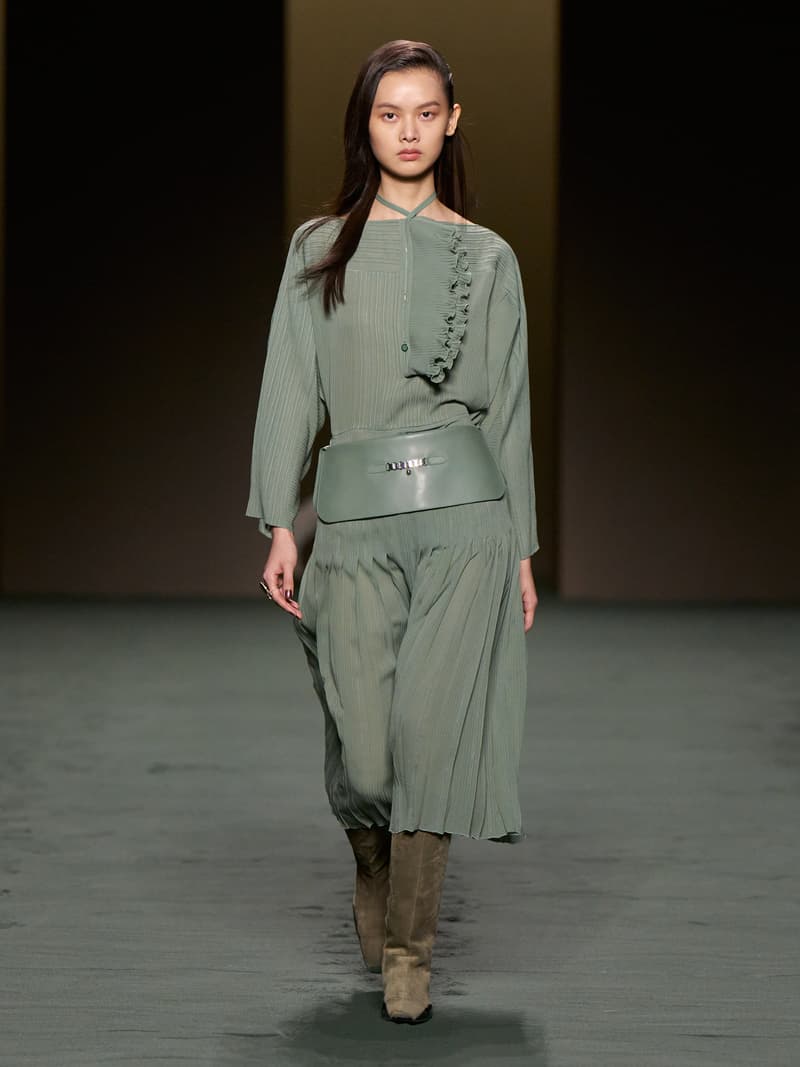 hermes pfw 2022 fw Nadège Vanhee-Cybulski runway looks all detail