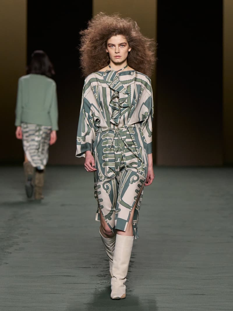 hermes pfw 2022 fw Nadège Vanhee-Cybulski runway looks all detail