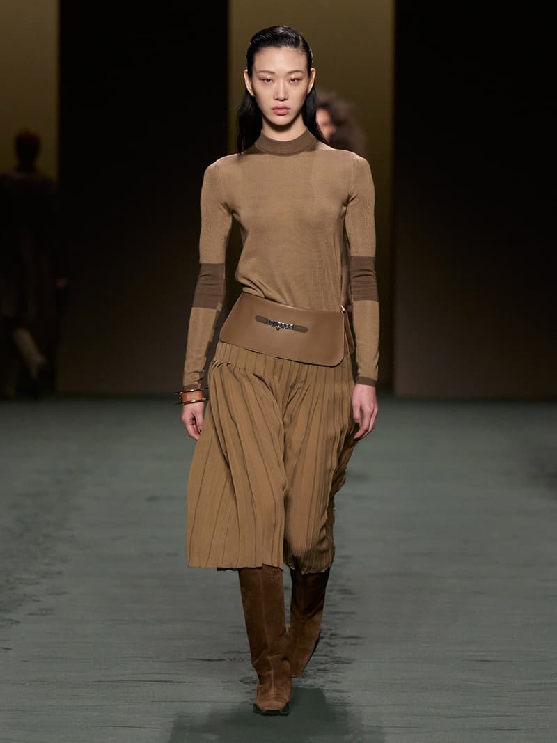 hermes pfw 2022 fw Nadège Vanhee-Cybulski runway looks all detail