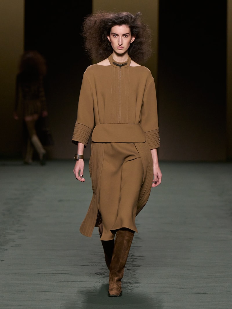 hermes pfw 2022 fw Nadège Vanhee-Cybulski runway looks all detail