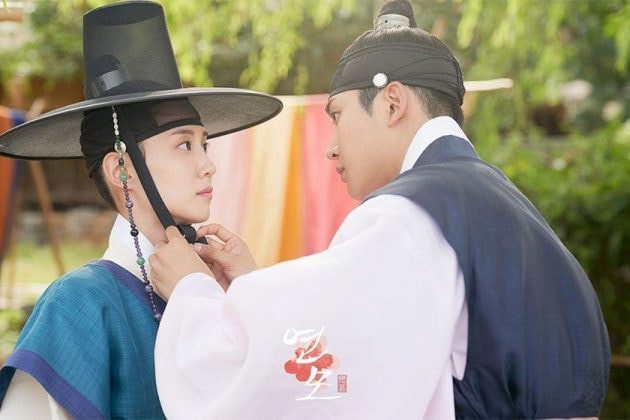 hotel-deluna-hometown-chachacha-most-searched-k-drama-top-10-01
