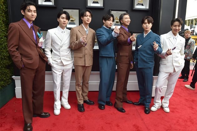 take-a-look-at-2022-grammy-award-red-carpet-10