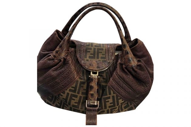 the-next-ig-bag-spotted-on-bella-hadid-here-comes-fendi-spy-bag-05