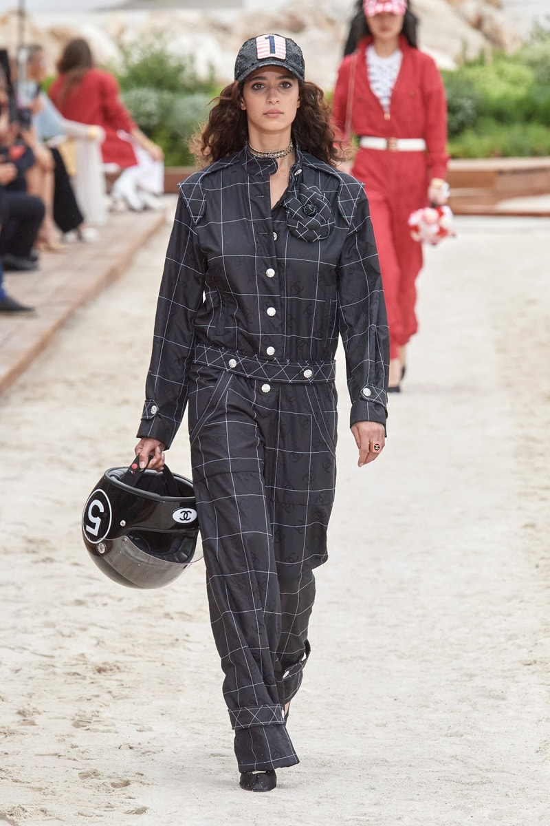 CHANEL 2023 Cruise Runway Fashion Show
