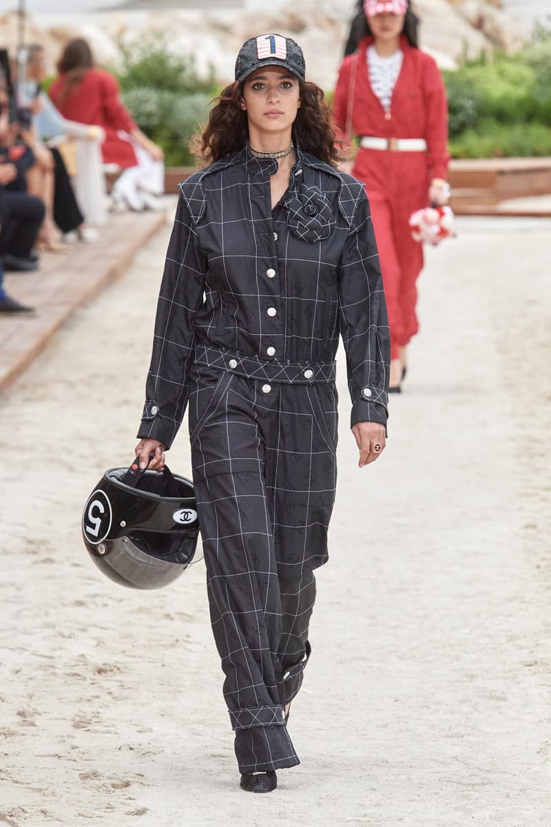 CHANEL 2023 Cruise Runway Fashion Show