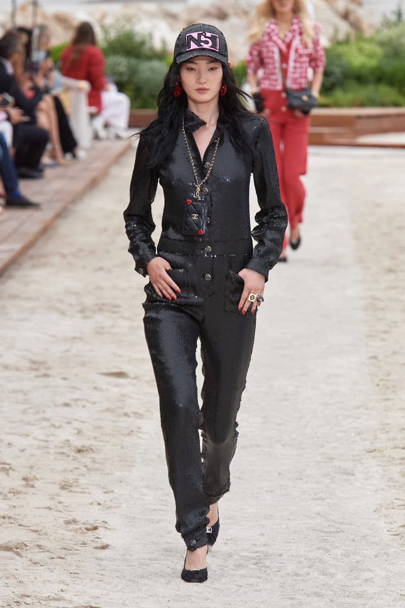 CHANEL 2023 Cruise Runway Fashion Show