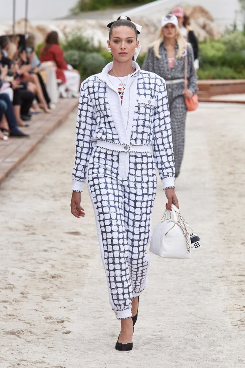 CHANEL 2023 Cruise Runway Fashion Show
