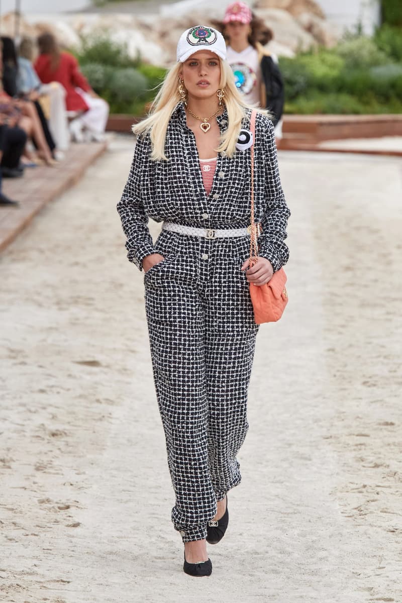 CHANEL 2023 Cruise Runway Fashion Show